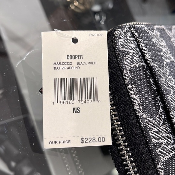 Michael Kors Men’s Women’s Cooper Tech Zip Around Continental Wallet
Black Multi - Picture 8 of 16